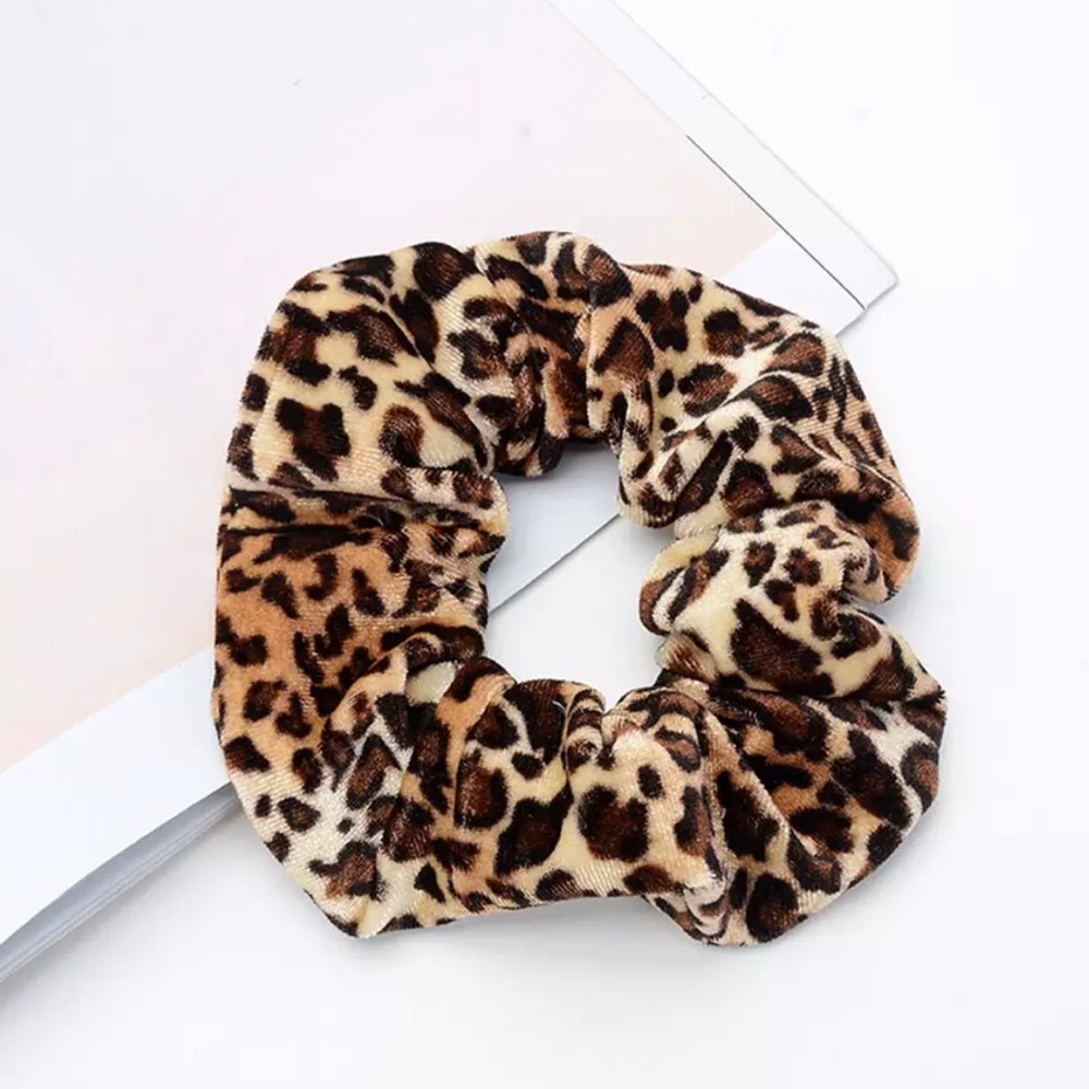 Leopard Velvet Hair Scrunchie Ponytail - Picture 3 of 6